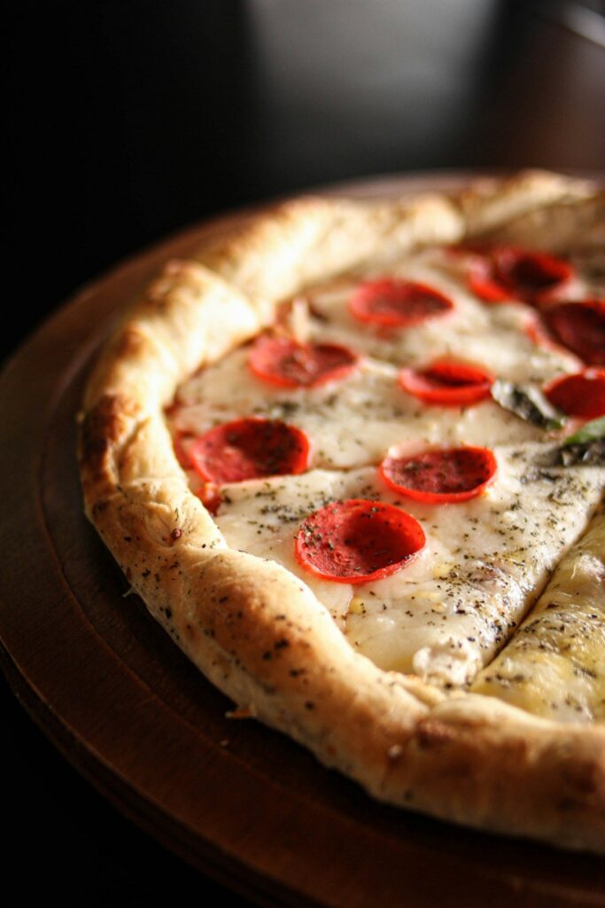 Menu Pizza Salami with crispy crust