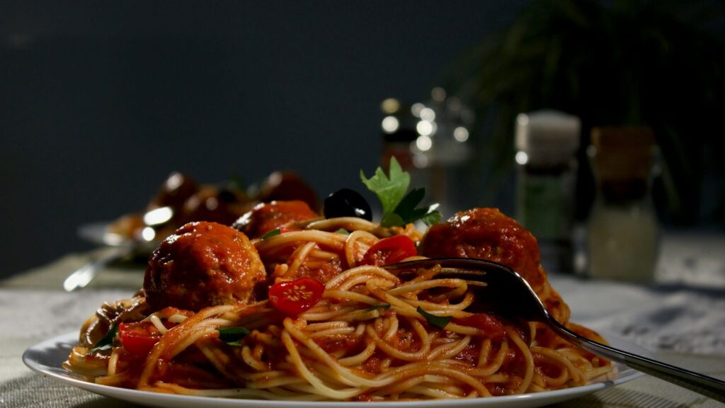 Menu Spaghetti with meatballs and tomato sauce